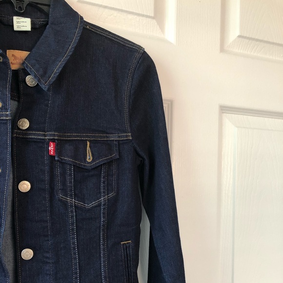 🎉HP🎉Levi’s Classic Dark Wash Jacket. - Picture 4 of 6